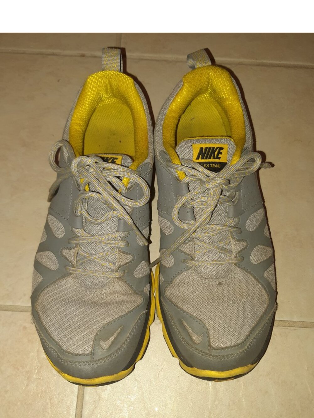 Nike Flex Trail sneakers in a gray and yellow colorway Athletic Shoe Size: US-M7